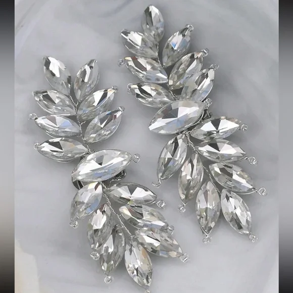 🪩 Embellished Shoe Clips 🪩 - Picture 3 of 4